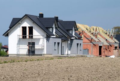 Opłacalność budowy domu w czasach wysokiej inflacji i rosnących stóp procentowych